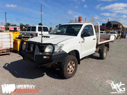 2012-3-seater-toyota-hilux-ute
