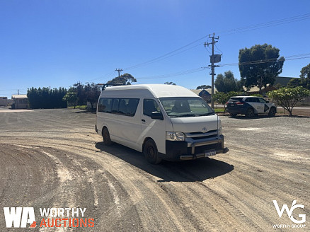 2017-toyota-commuter-200-series-bus